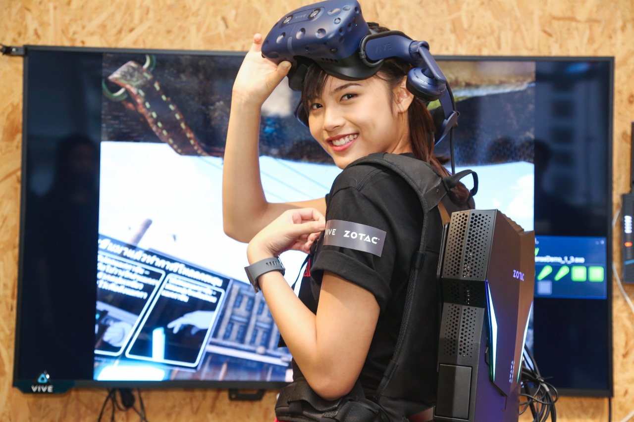 ZOTAC 一直有開發背包型的電競級電腦，便是為了 VR 遊戲而設。全新的型號更輕更時尚，女生背起來也剛好呢。
